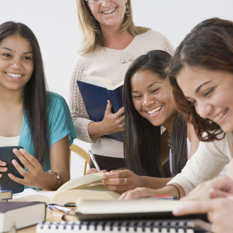College Applications: Ultimate Guide for Seniors